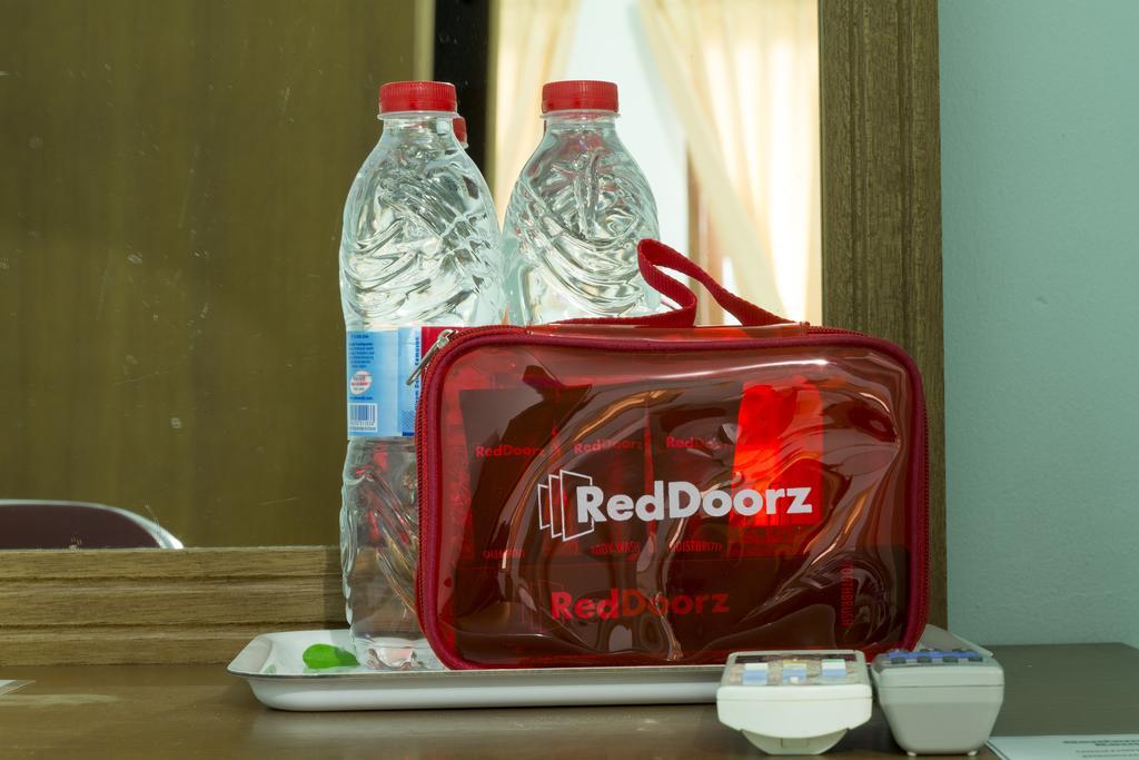 Готель Reddoorz Near Pantai Jerman Кута Екстер'єр фото