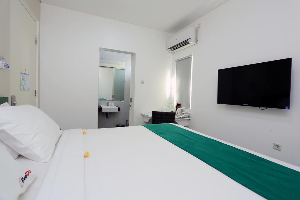 Готель Reddoorz Near Pantai Jerman Кута Номер фото